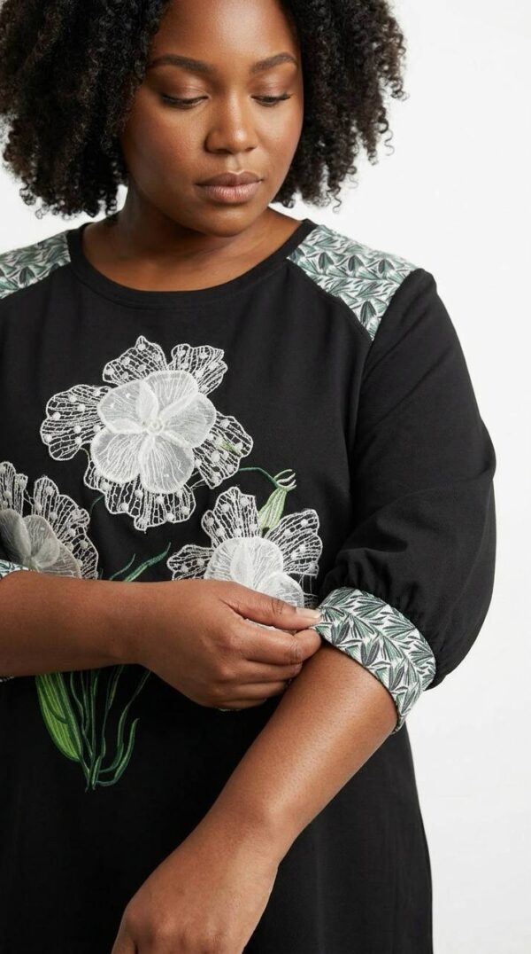 Embellished Floral Appliqué Tunic Blouse