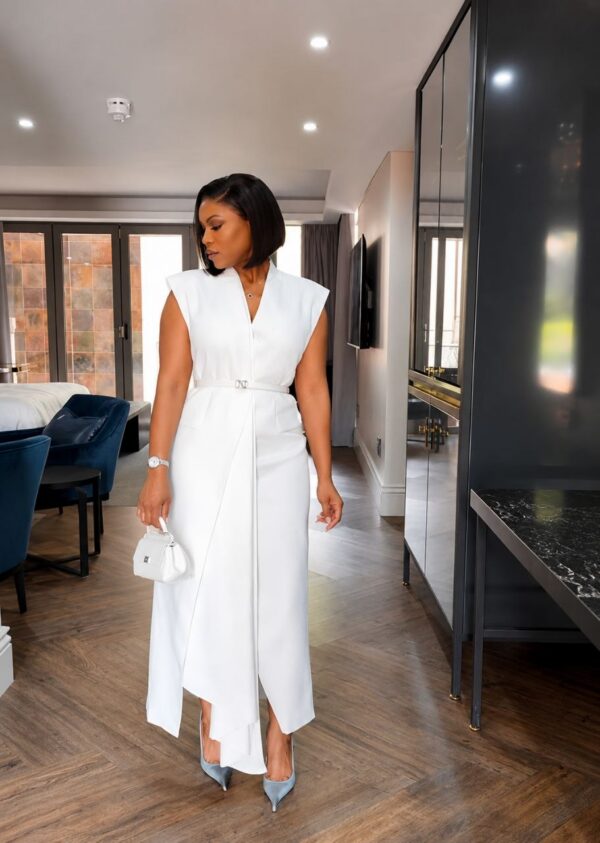 Premium White Sleeveless Dress VDS56695